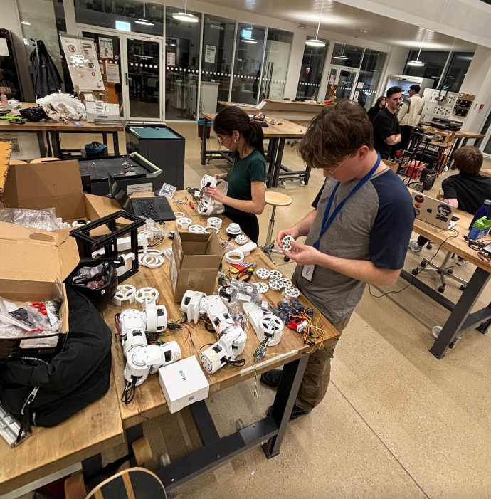 Assembling the 3D-printed structural components
